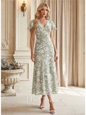 🌿 JJ’s House Gray Floral Chiffon Dress• NWT